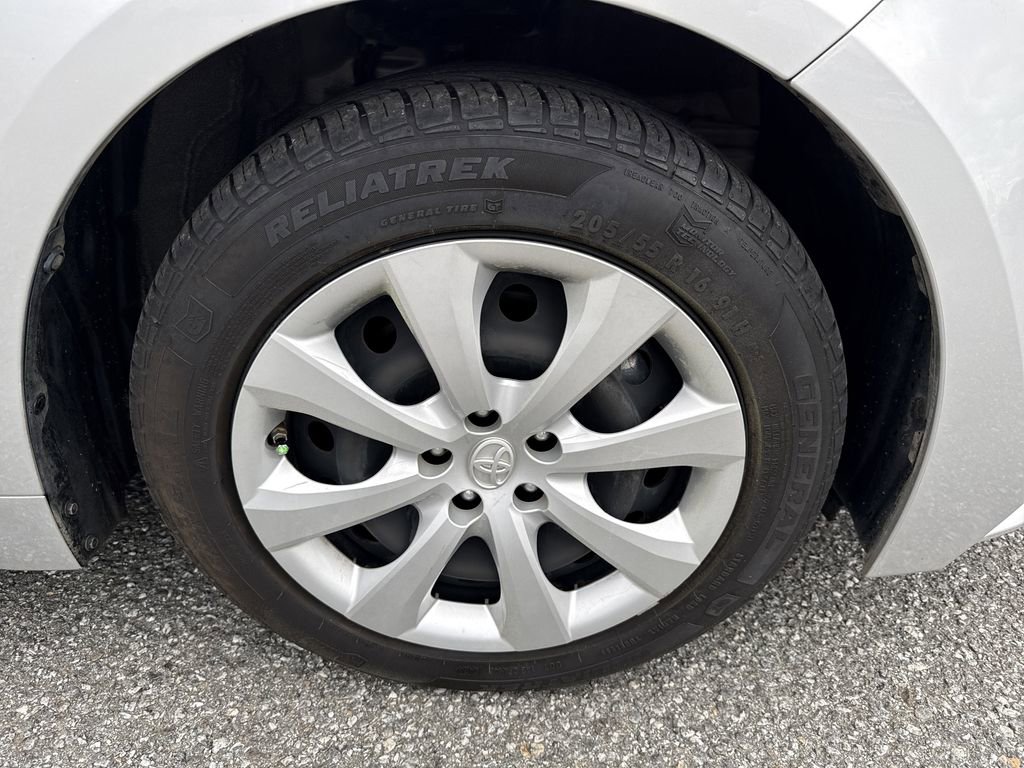 Used 2022 Toyota Corolla LE image 12