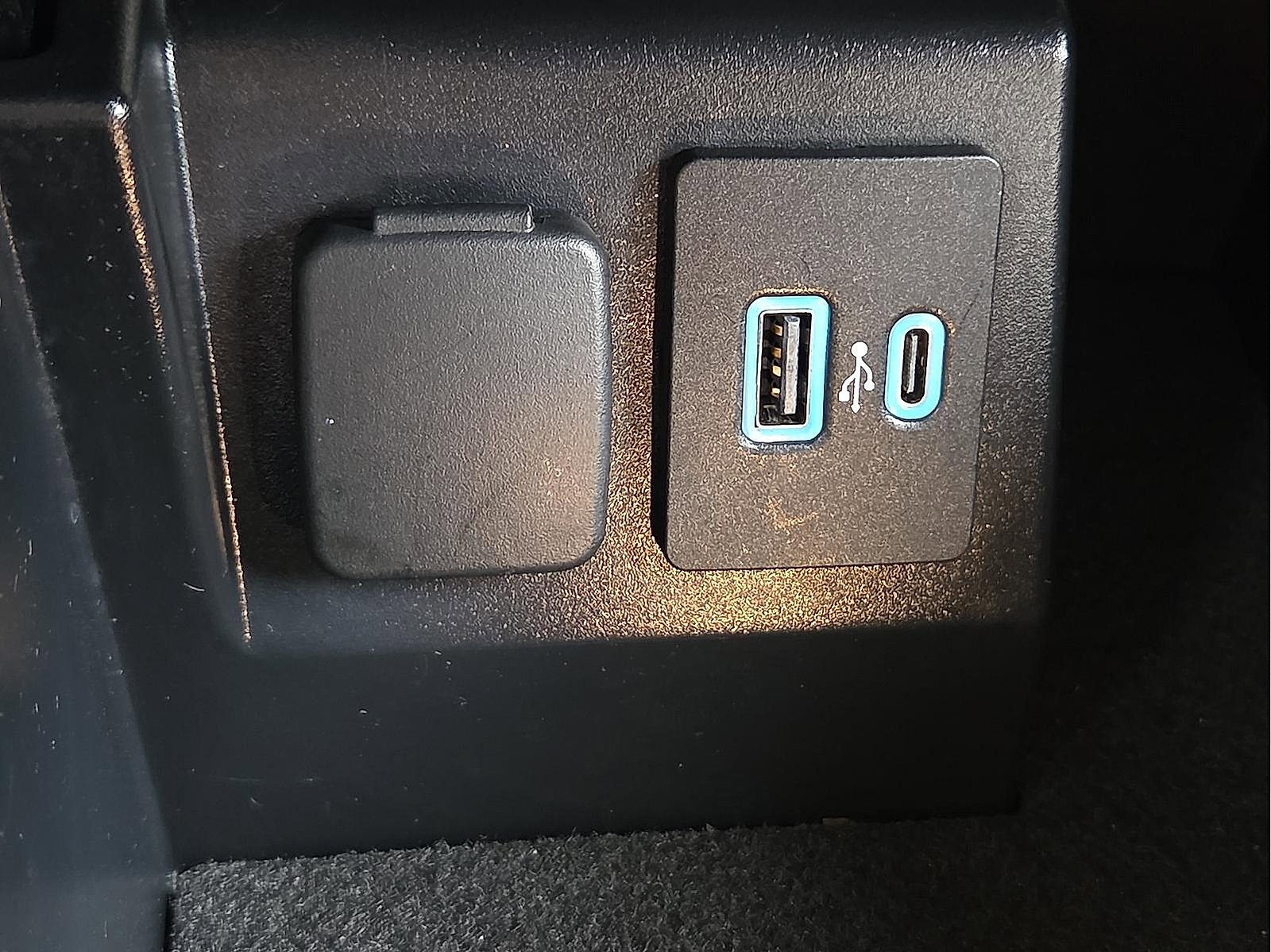 Used 2023 Ford Explorer Limited image 21