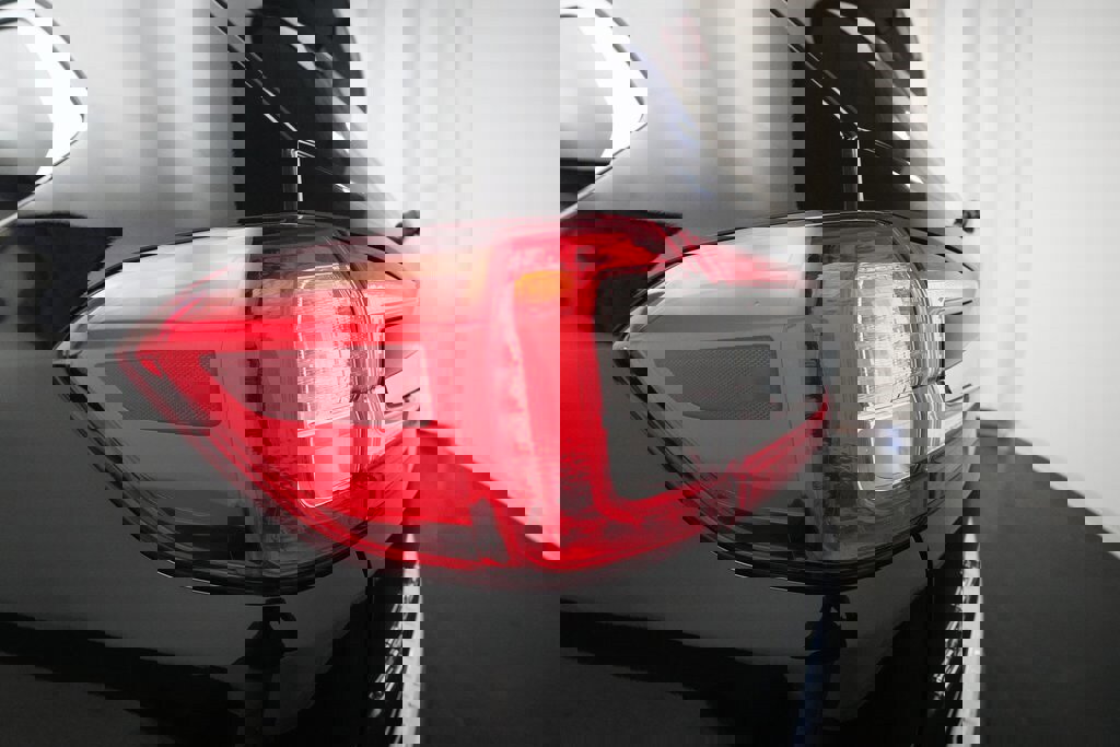 Certified 2024 Subaru Ascent Limited w/ Technology Package image 34