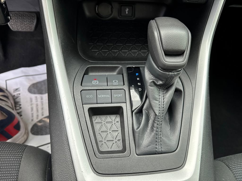 Used 2022 Toyota RAV4 LE image 20