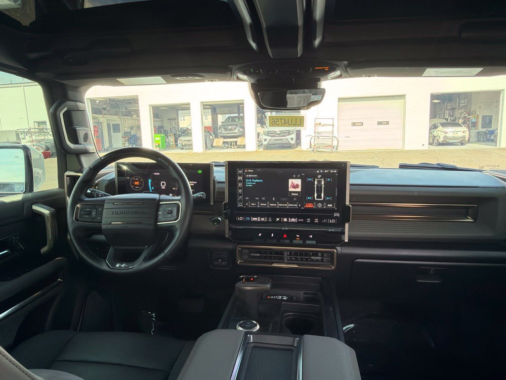 Used 2025 GMC Hummer EV 2X w/ LPO, Dark Essentials Package AWD/4WD image 19