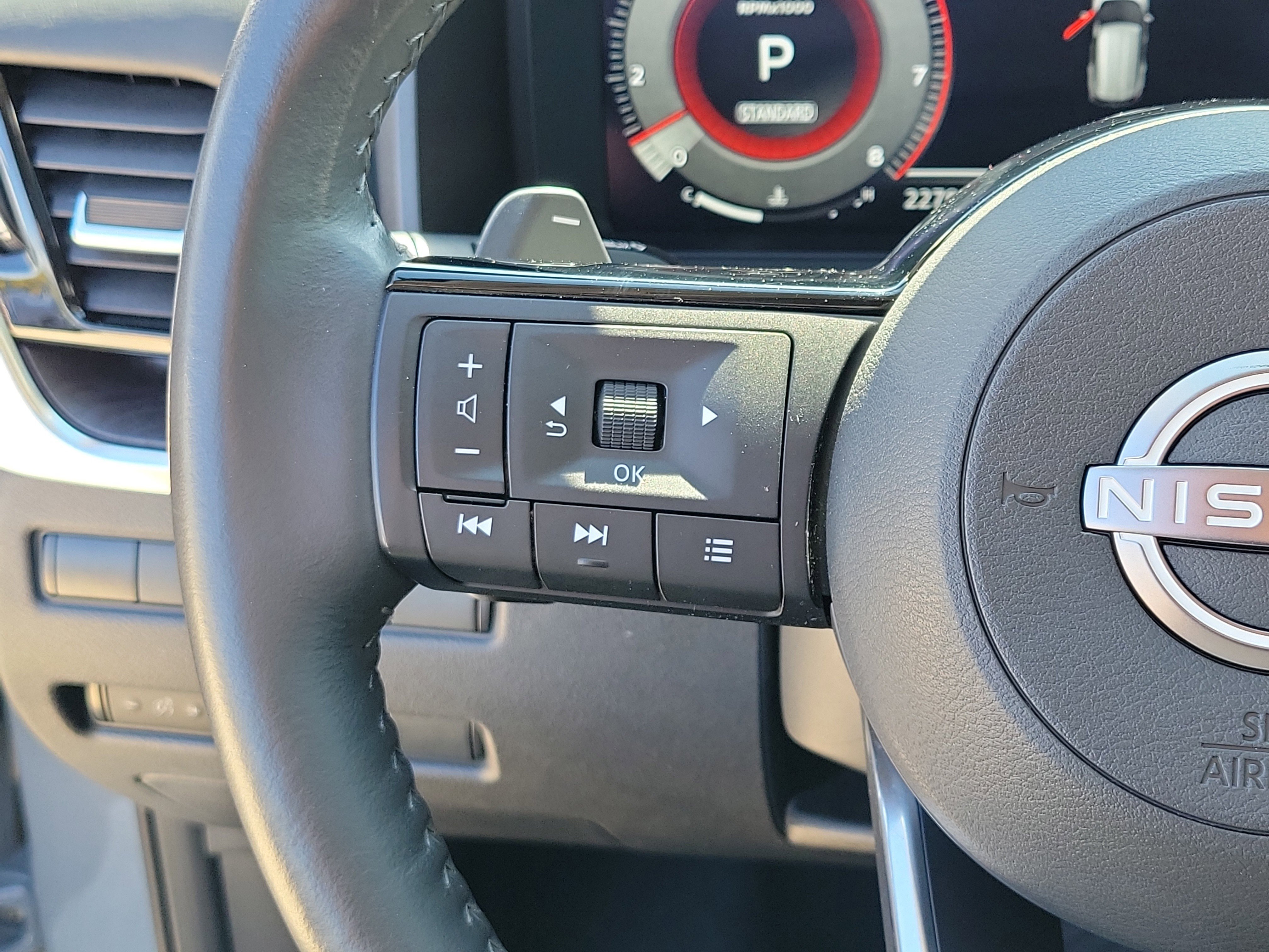 Used 2022 Nissan Rogue Platinum w/ Head-Up Display Package image 25