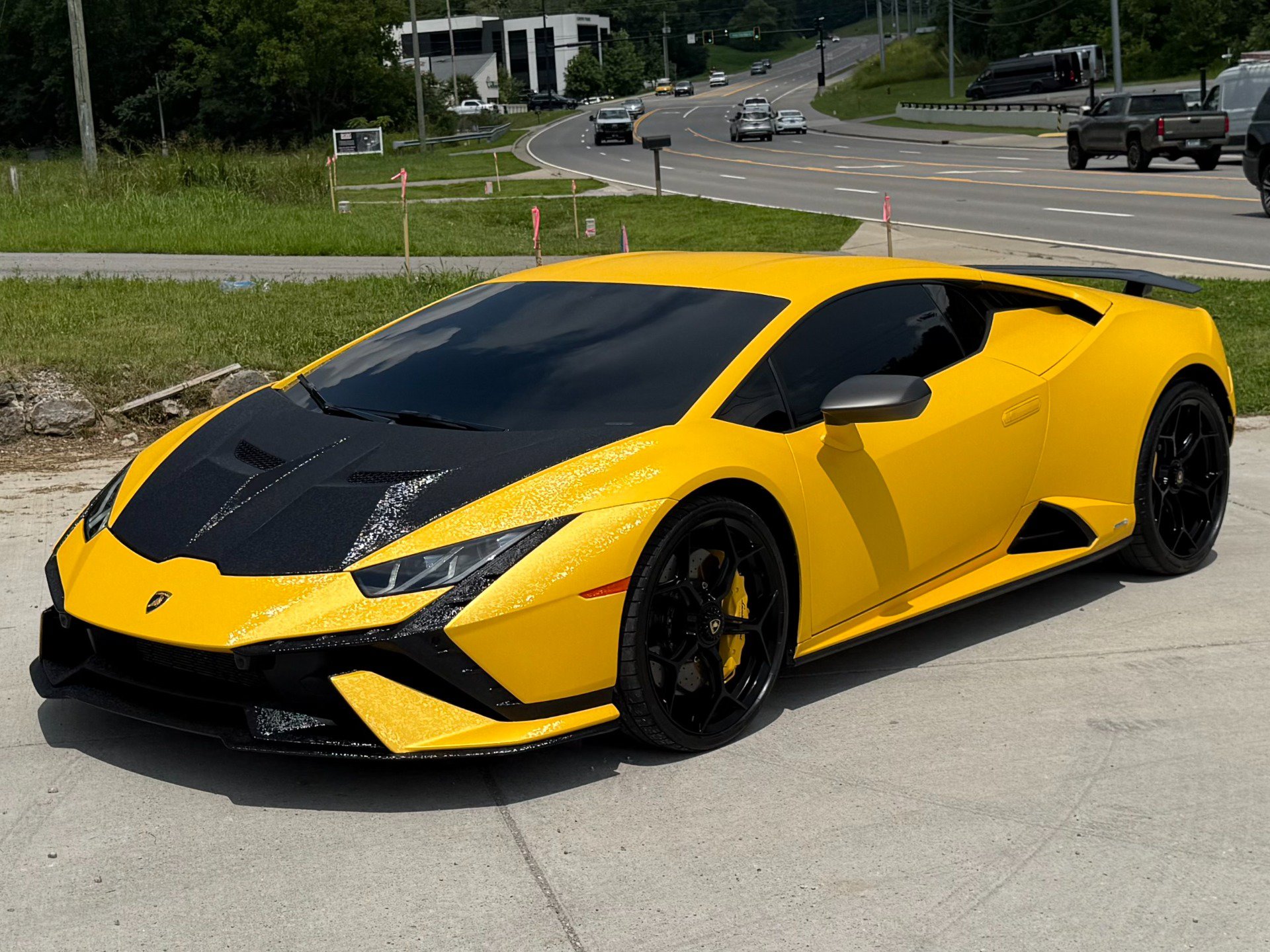Used 2024 Lamborghini Huracan Tecnica RWD image 2
