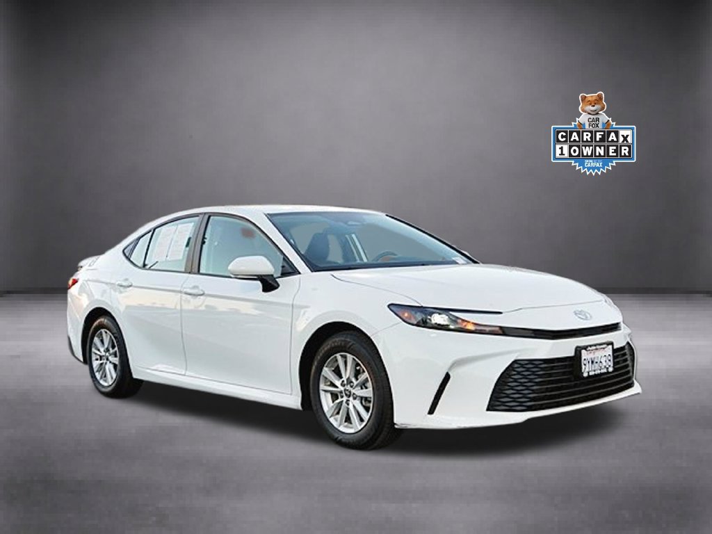 Used 2026 Toyota Camry Hybrid FWD image 2
