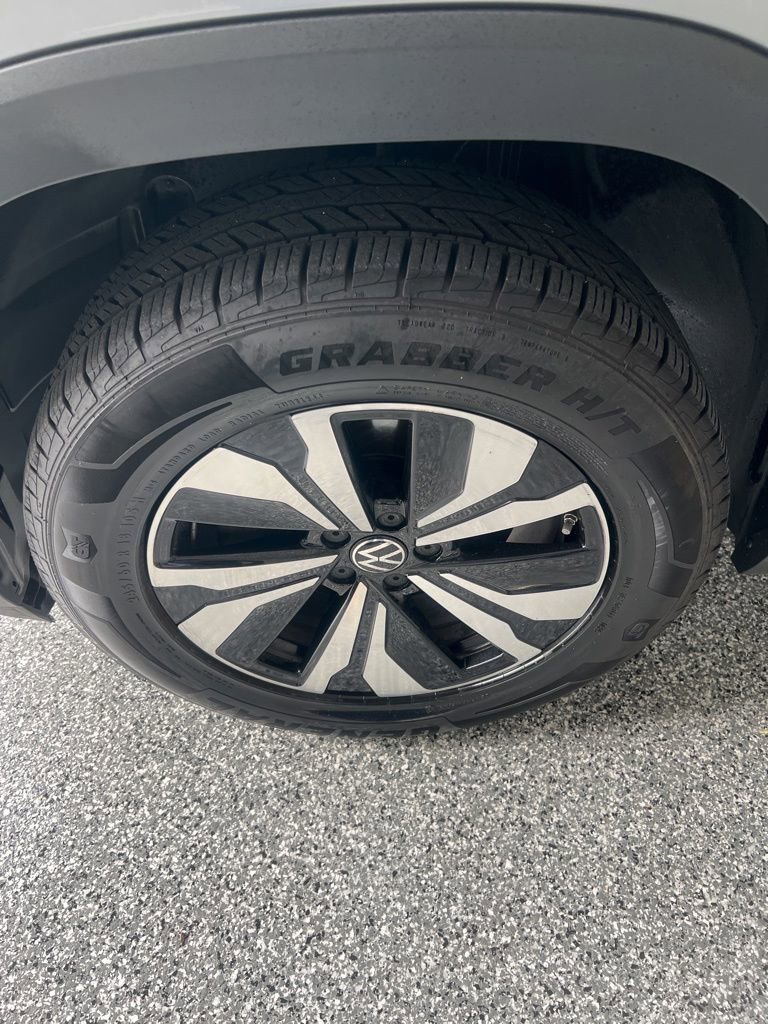 Used 2024 Volkswagen Atlas Cross Sport SE AWD/4WD image 29