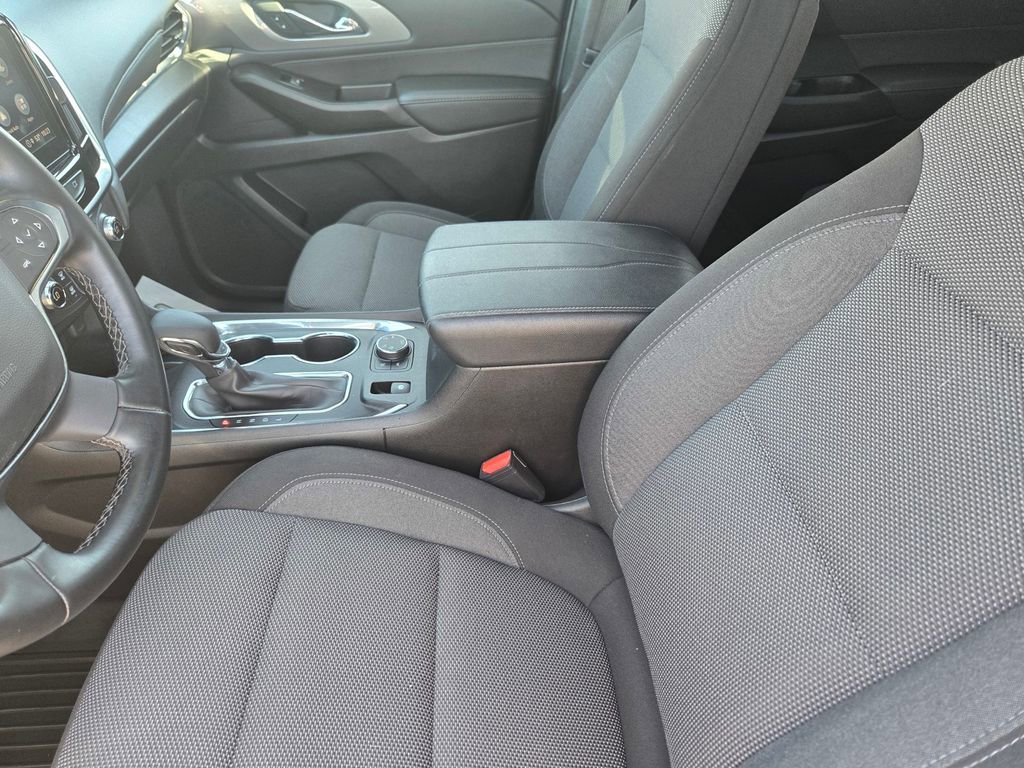 Used 2023 Chevrolet Traverse LT w/ Midnight/Sport Edition image 12