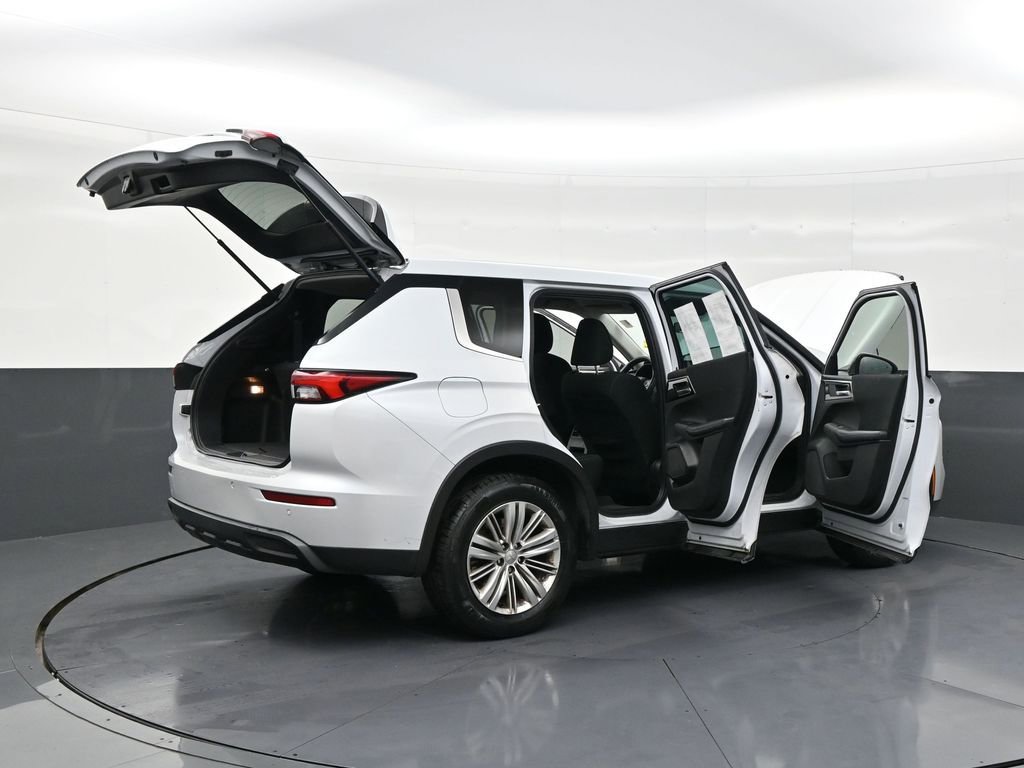 Used 2022 Mitsubishi Outlander ES image 28