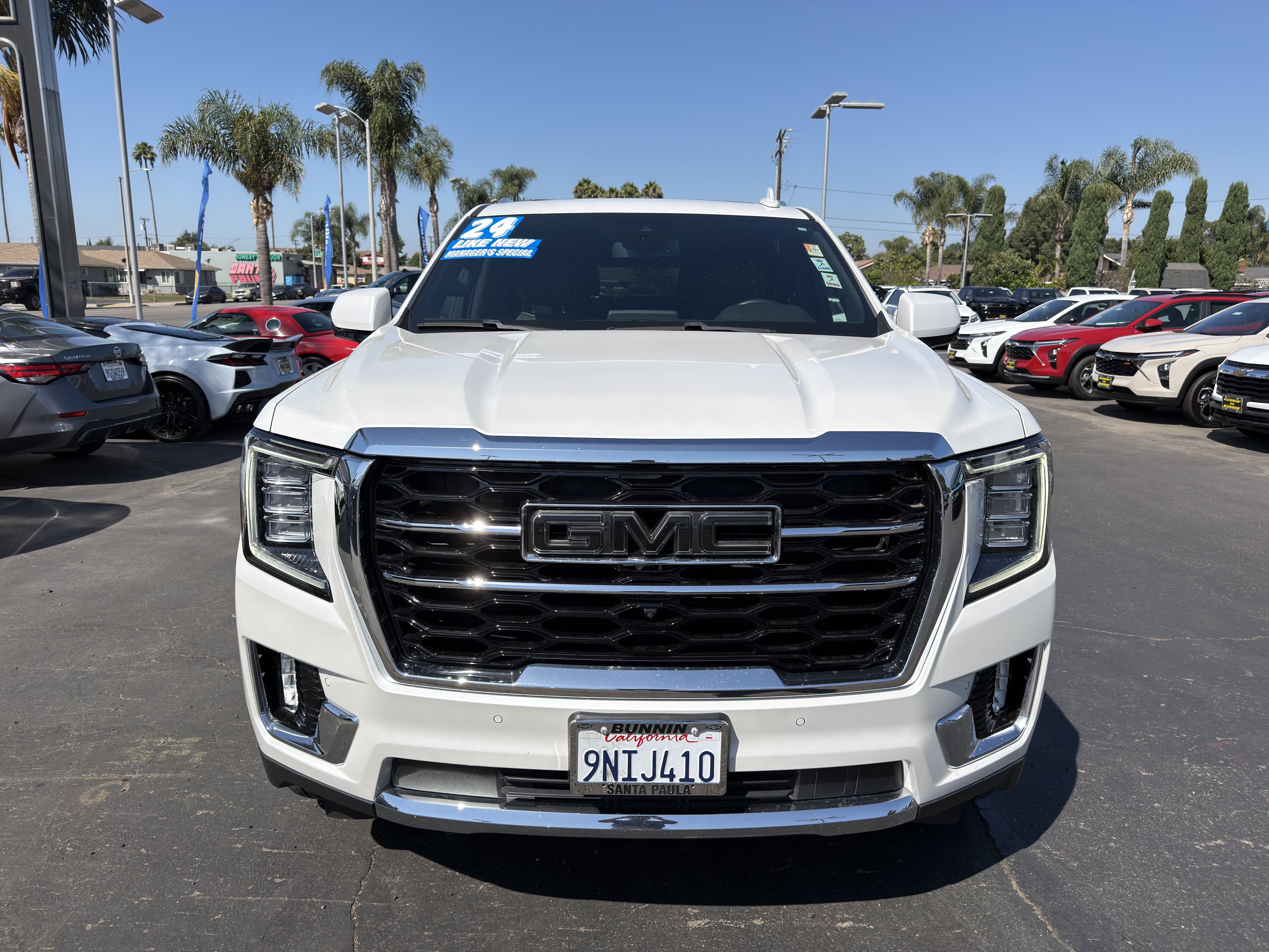 Used 2024 GMC Yukon XL SLT w/ SLT Premium Package RWD image 3
