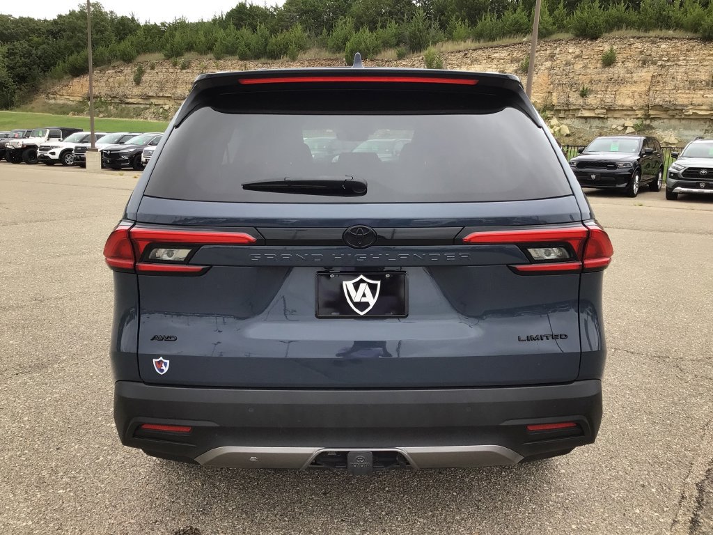 Used 2024 Toyota Grand Highlander AWD image 5