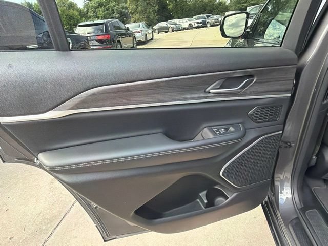 Used 2021 Jeep Grand Cherokee L Limited AWD/4WD image 14