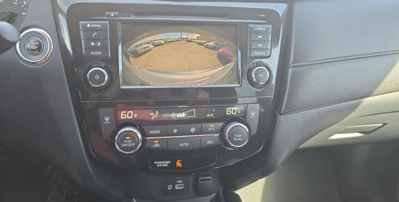 Used 2018 Nissan Rogue SV image 12