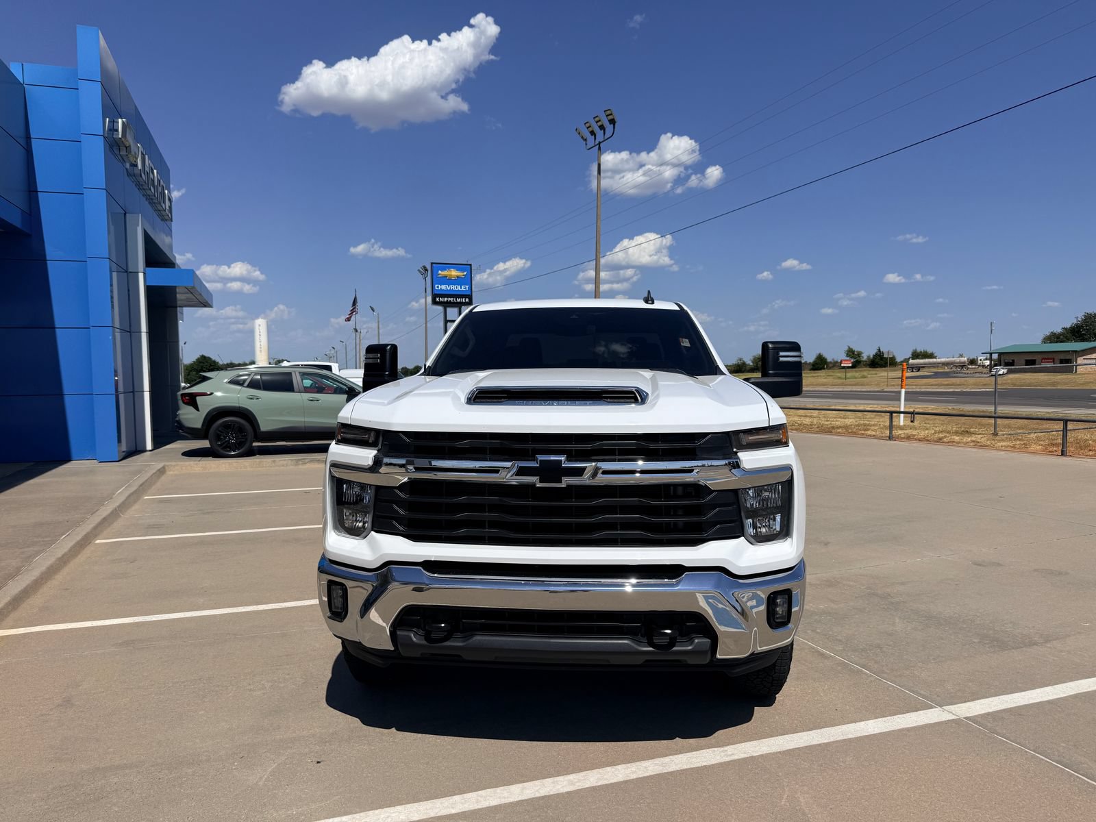 Used 2024 Chevrolet Silverado 2500 LT AWD/4WD image 3