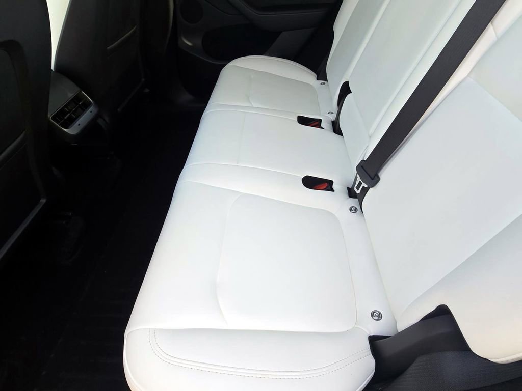 Used 2023 Tesla Model Y Long Range image 30