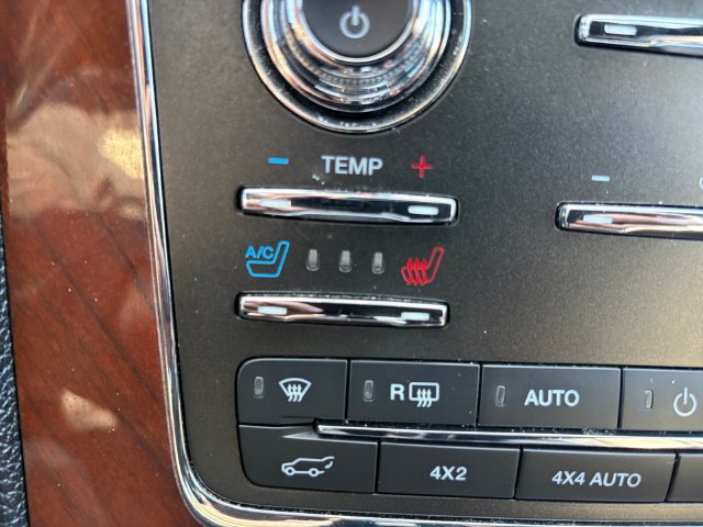 Used 2017 Lincoln Navigator Select AWD/4WD image 18