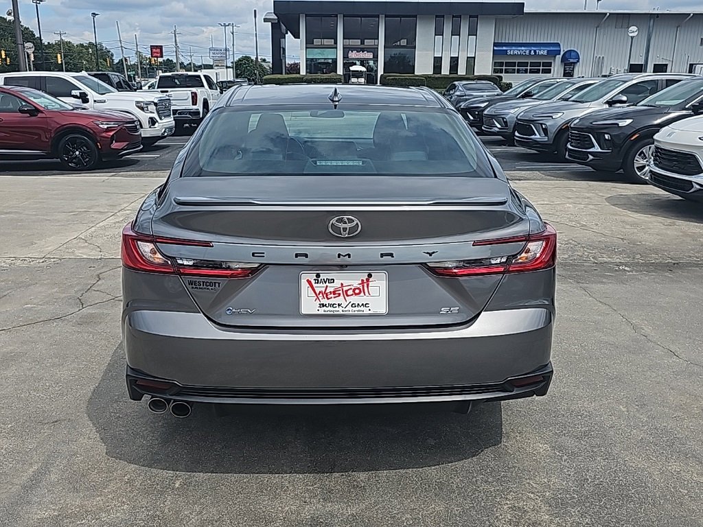 Used 2025 Toyota Camry SE image 5