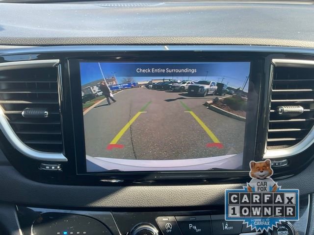 Used 2025 Chrysler Pacifica Select image 18