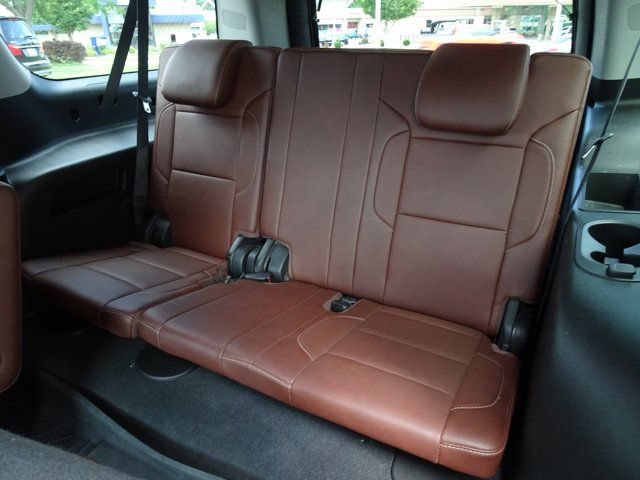 Used 2019 Chevrolet Suburban Premier w/ Premier Plus Edition AWD/4WD image 18