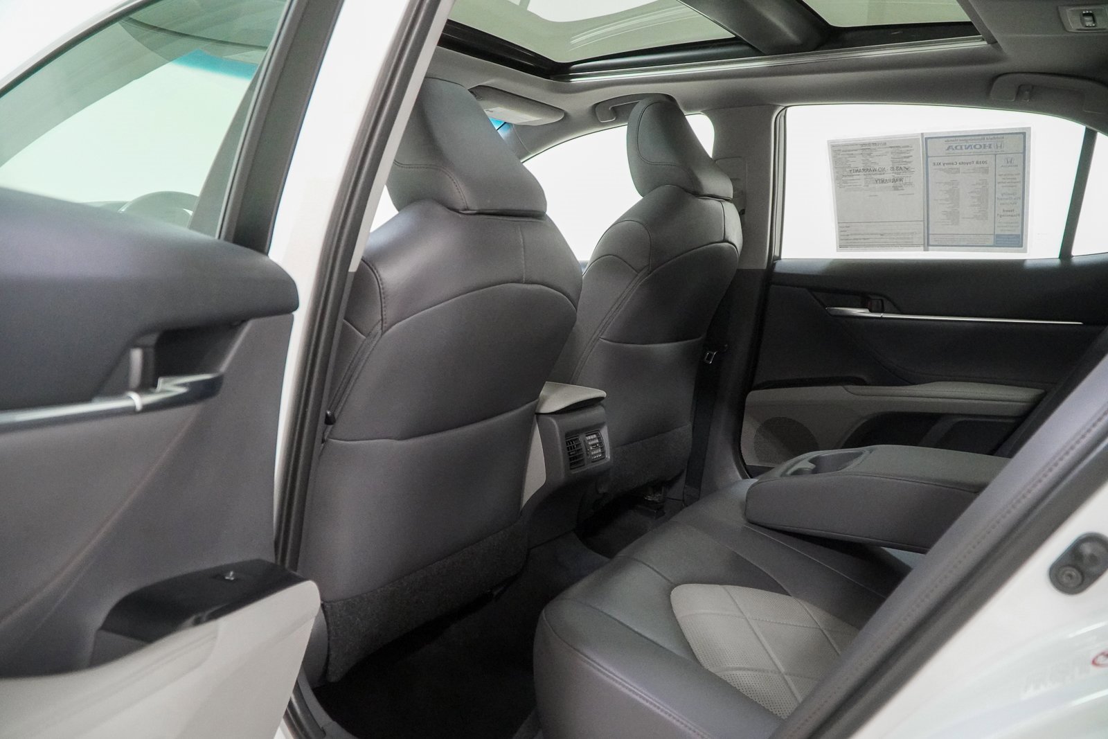 Used 2018 Toyota Camry XLE image 41