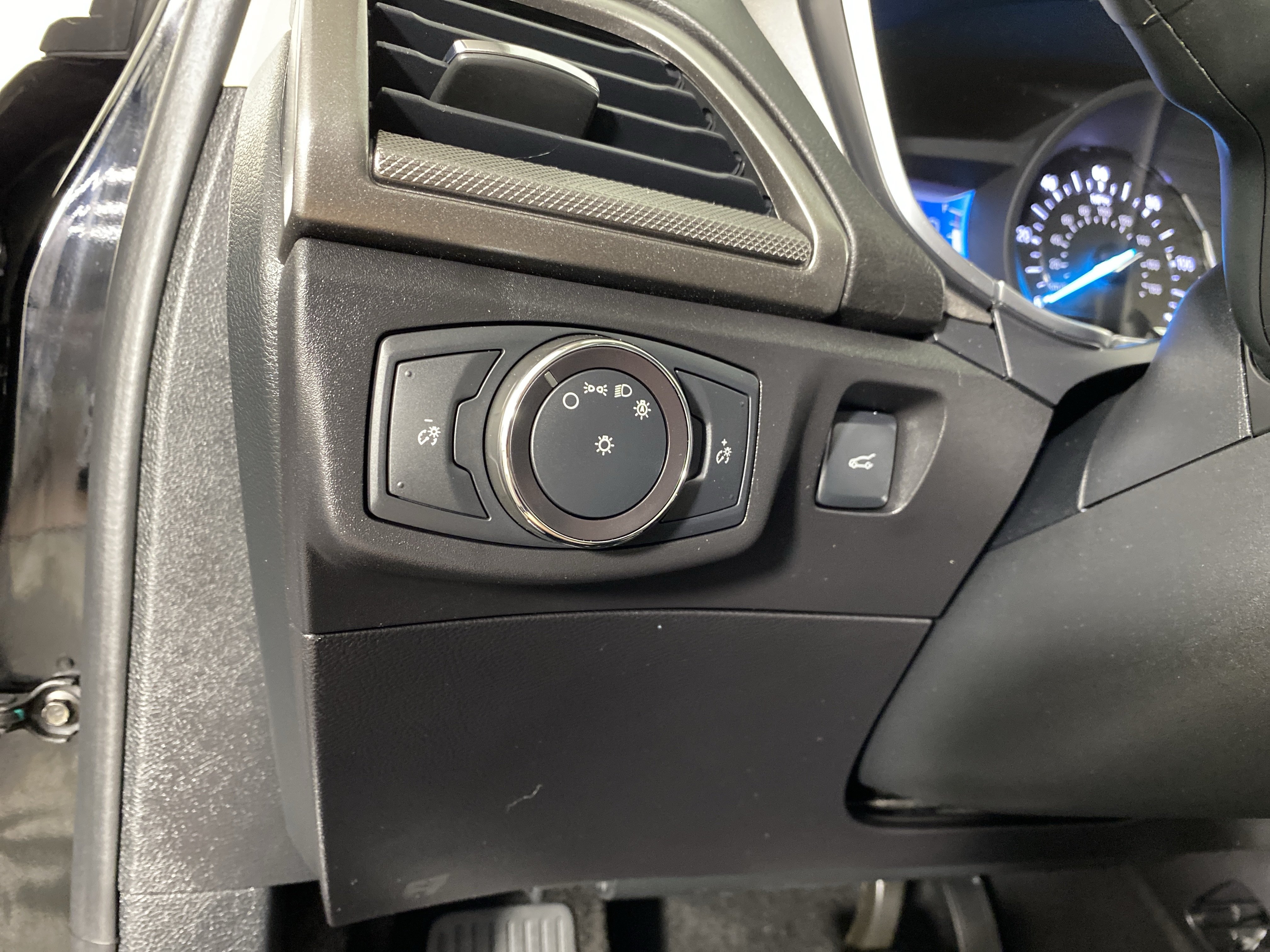 Used 2018 Ford Fusion S FWD image 17
