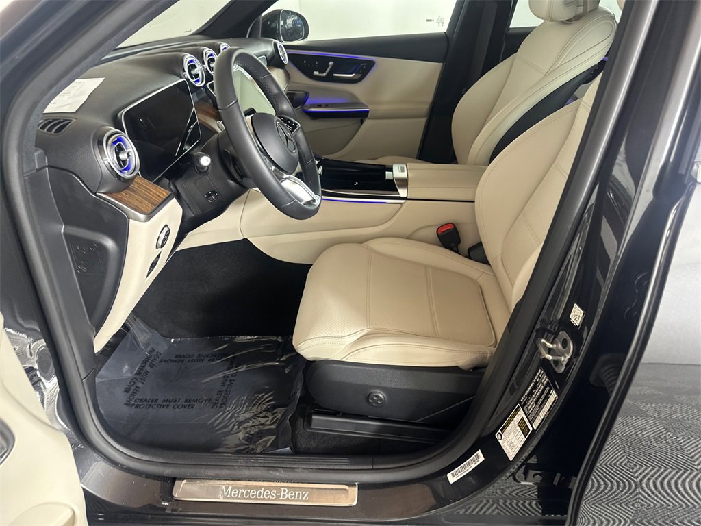 Certified 2025 Mercedes-Benz GLC 300 image 9