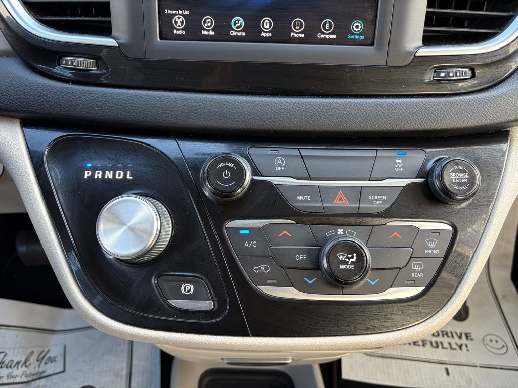 Used 2021 Chrysler Voyager Lxi FWD image 28