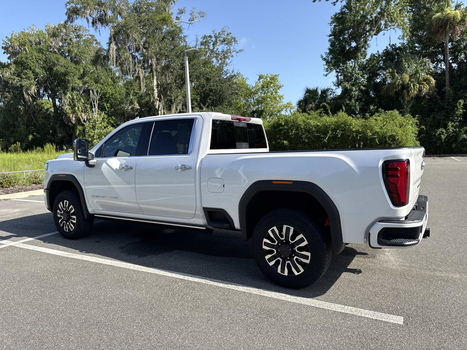 Used 2025 GMC Sierra 2500 Denali Ultimate AWD/4WD image 6