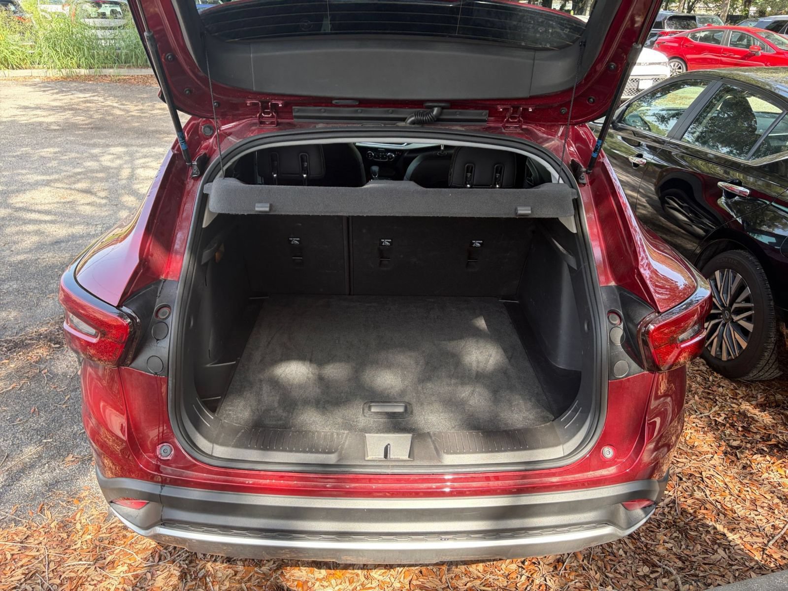 Used 2025 Chevrolet Trax LT FWD image 30