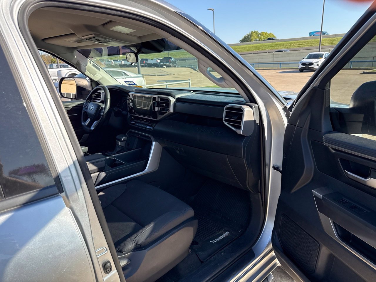 Used 2022 Toyota Tundra SR5 AWD/4WD image 14