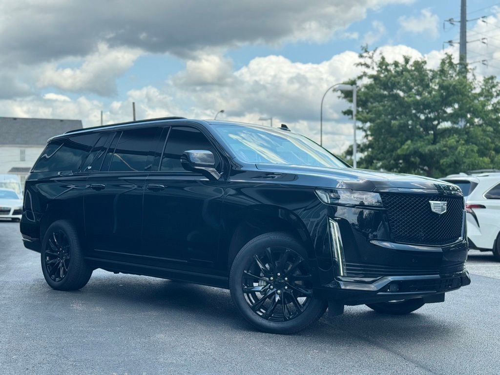 Used 2024 Cadillac Escalade ESV Sport Platinum w/ LPO, ONYX Package image 6