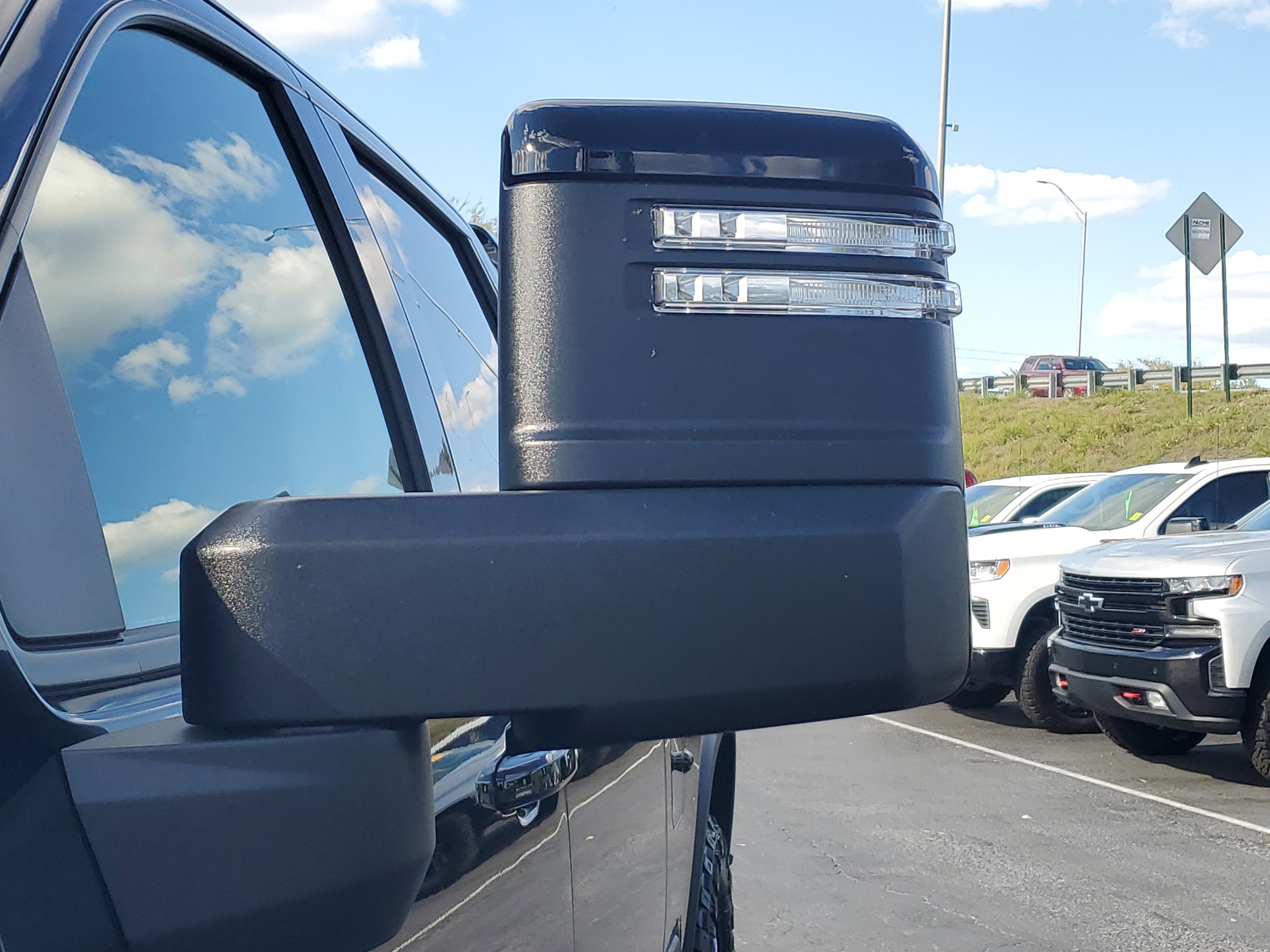 Used 2025 Chevrolet Silverado 3500 LTZ w/ LTZ Plus Package image 4