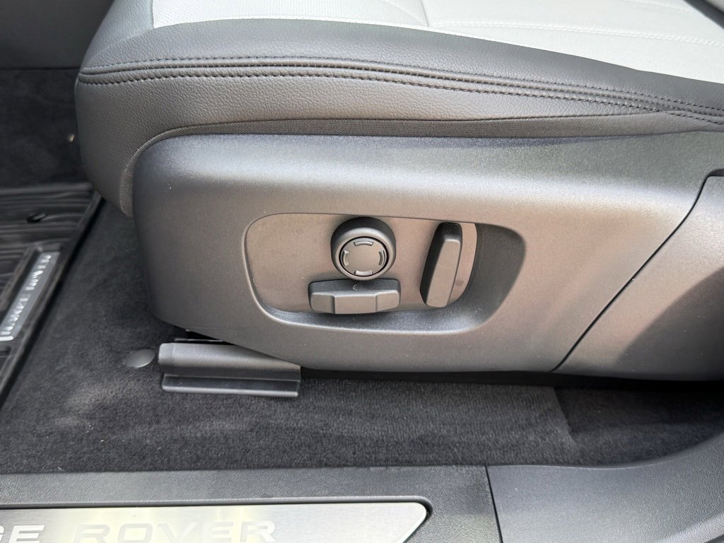 New 2026 Land Rover Range Rover Evoque Dynamic SE image 13