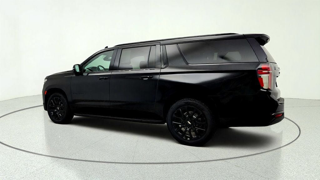 Used 2022 Chevrolet Suburban RST w/ Luxury Package AWD/4WD image 7
