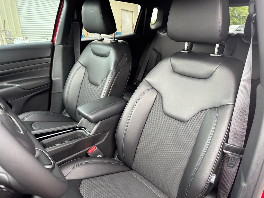 New 2026 Jeep Compass Latitude AWD/4WD image 13