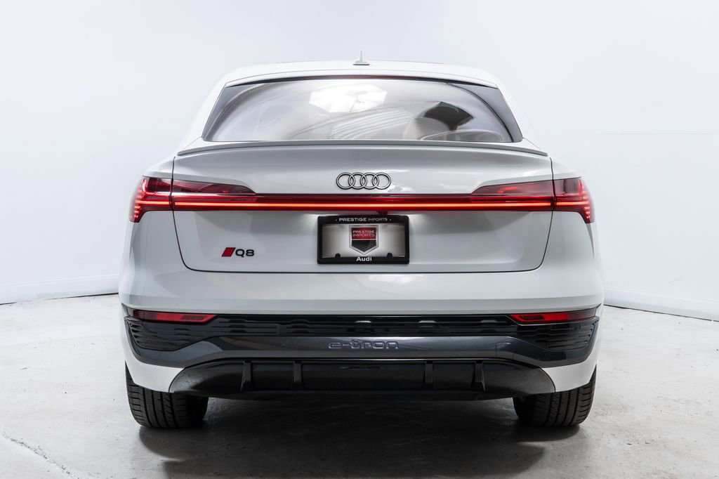 Used 2024 Audi Q8 e-tron Premium Plus image 6