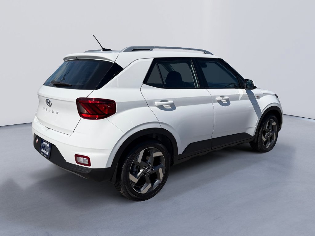New 2026 Hyundai Venue SEL FWD image 3