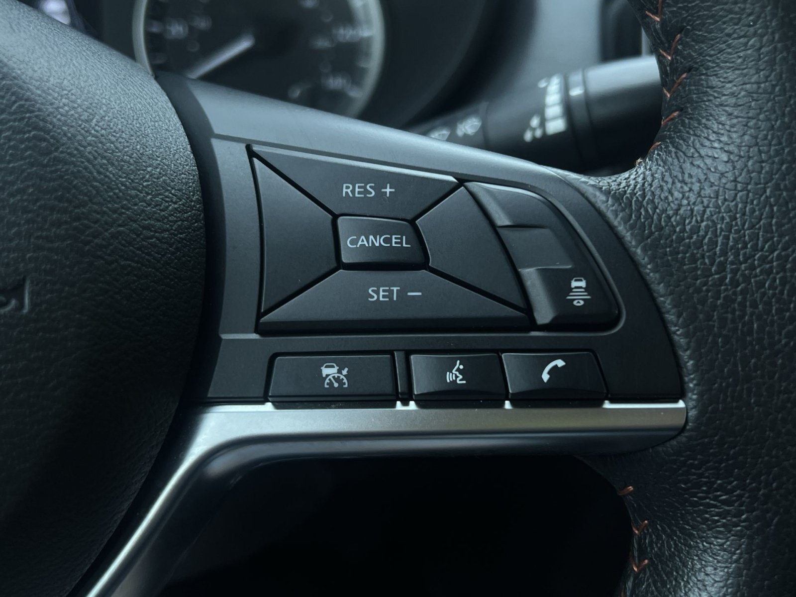 Used 2024 Nissan Versa SR FWD image 23