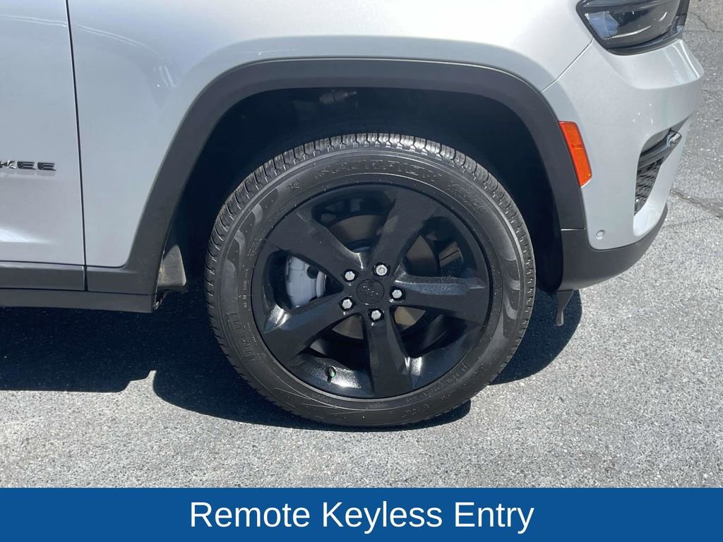 Certified 2025 Jeep Grand Cherokee Limited w/ Luxury Tech Group II image 11