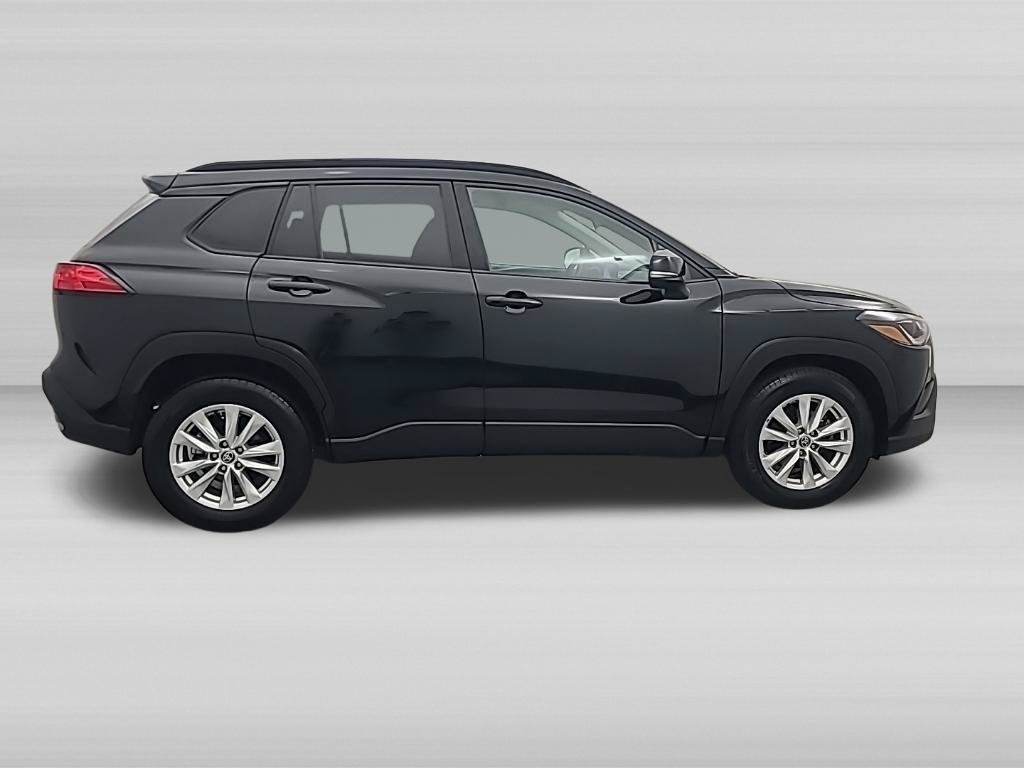 Used 2025 Toyota Corolla Cross LE FWD image 3