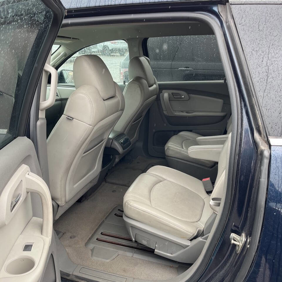 Used 2010 Chevrolet Traverse LT w/ Personal Connectivity Package image 2