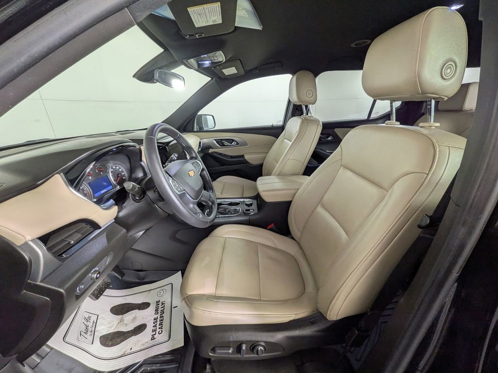 Used 2022 Chevrolet Traverse LT image 17