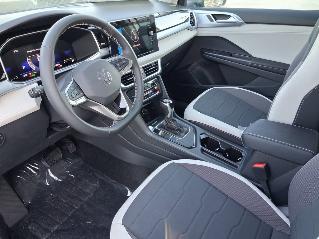 New 2026 Volkswagen Taos SE image 7
