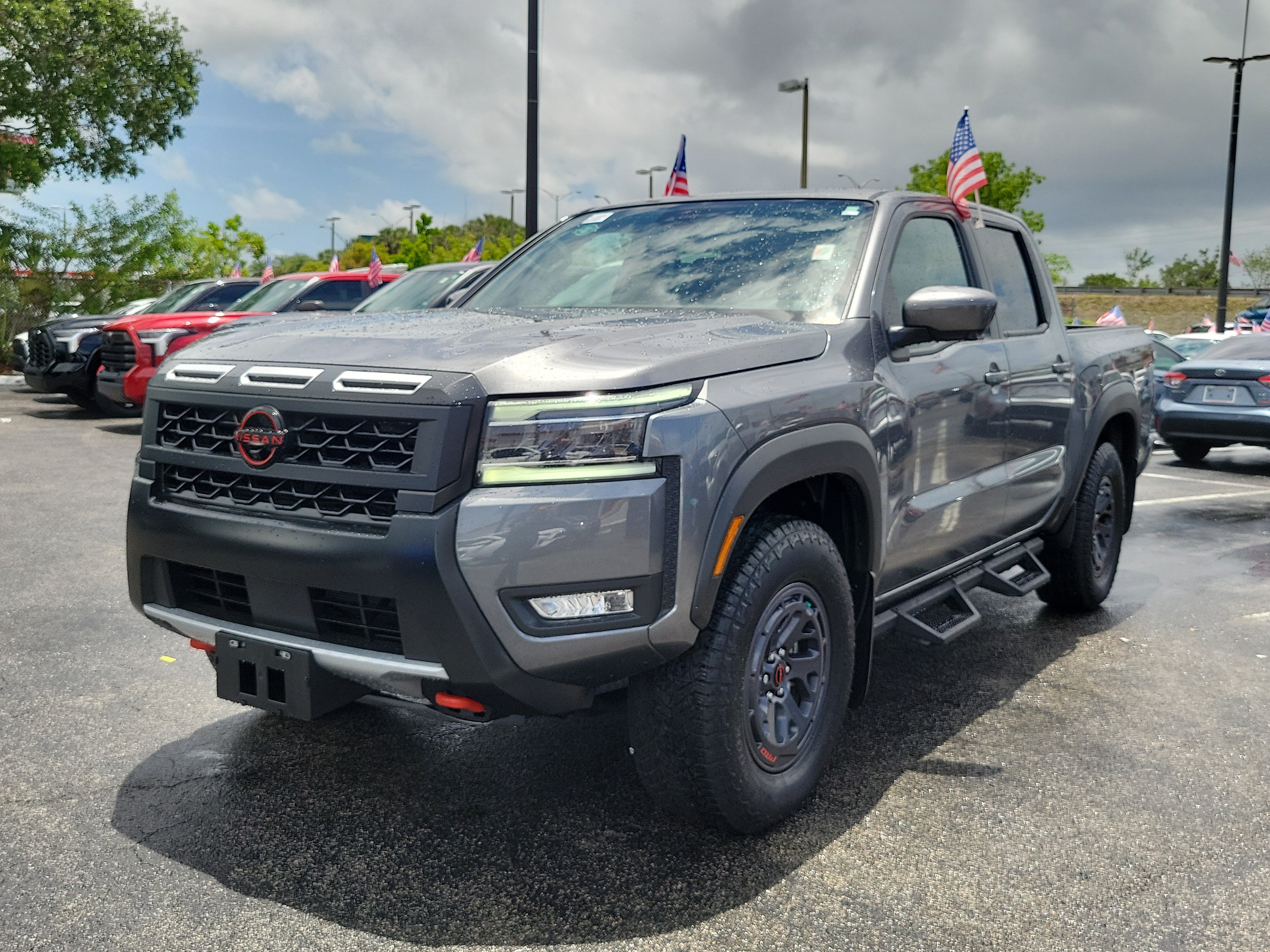 Used 2025 Nissan Frontier PRO-4X w/ Pro Convenience Package AWD/4WD image 6