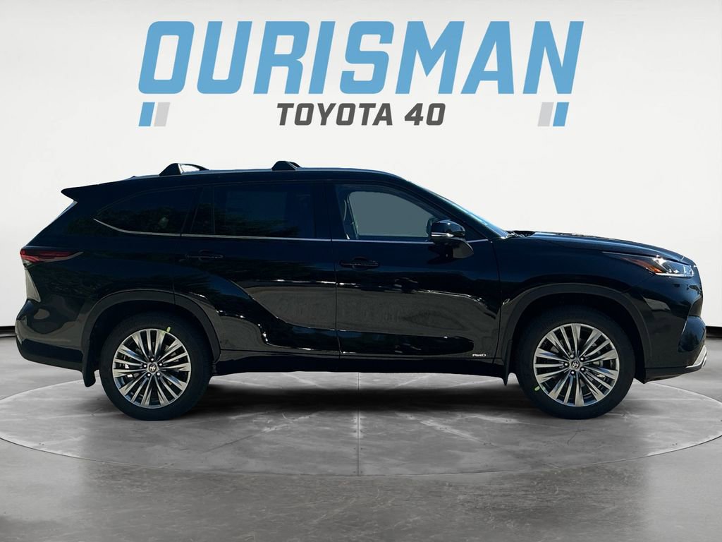 New 2025 Toyota Highlander Platinum image 7