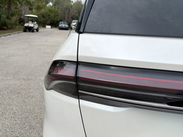 Used 2024 Lincoln Nautilus Reserve image 10