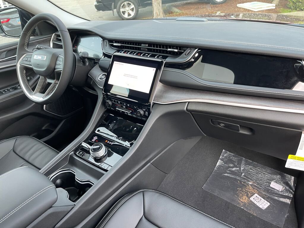 New 2024 Jeep Grand Cherokee Limited 4xe w/ Luxury Tech Group II image 11