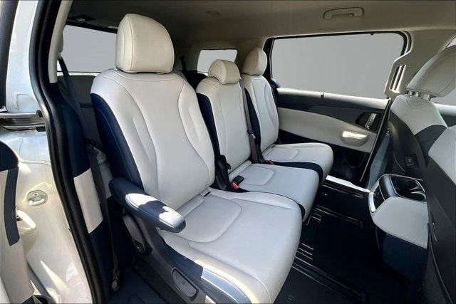 Used 2026 Kia Carnival EX FWD image 24