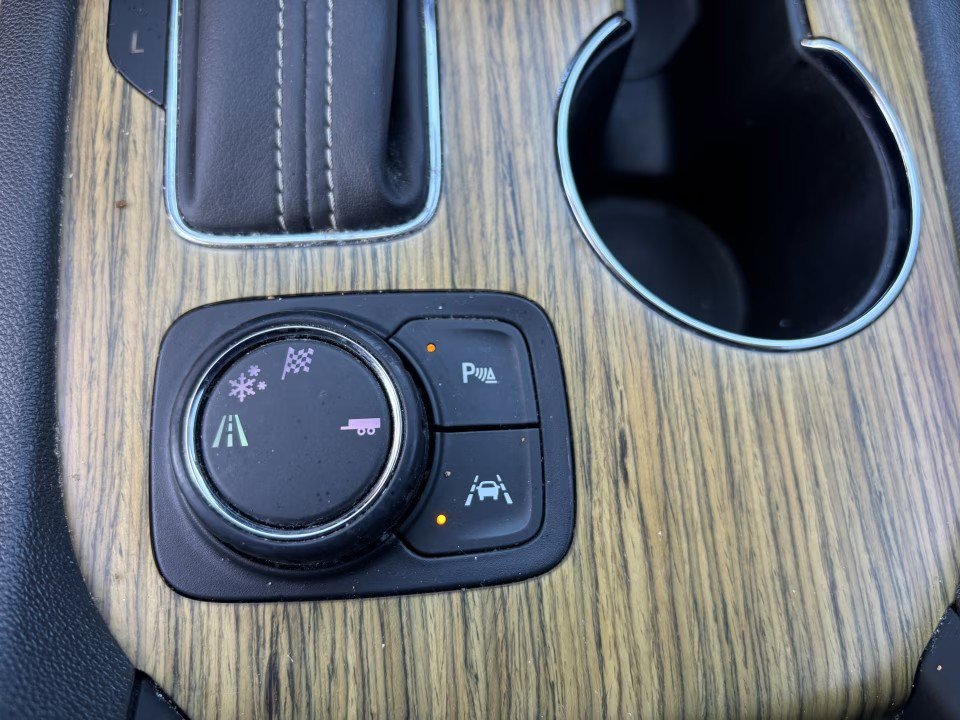 Used 2018 GMC Acadia Denali w/ Technology Package FWD image 19
