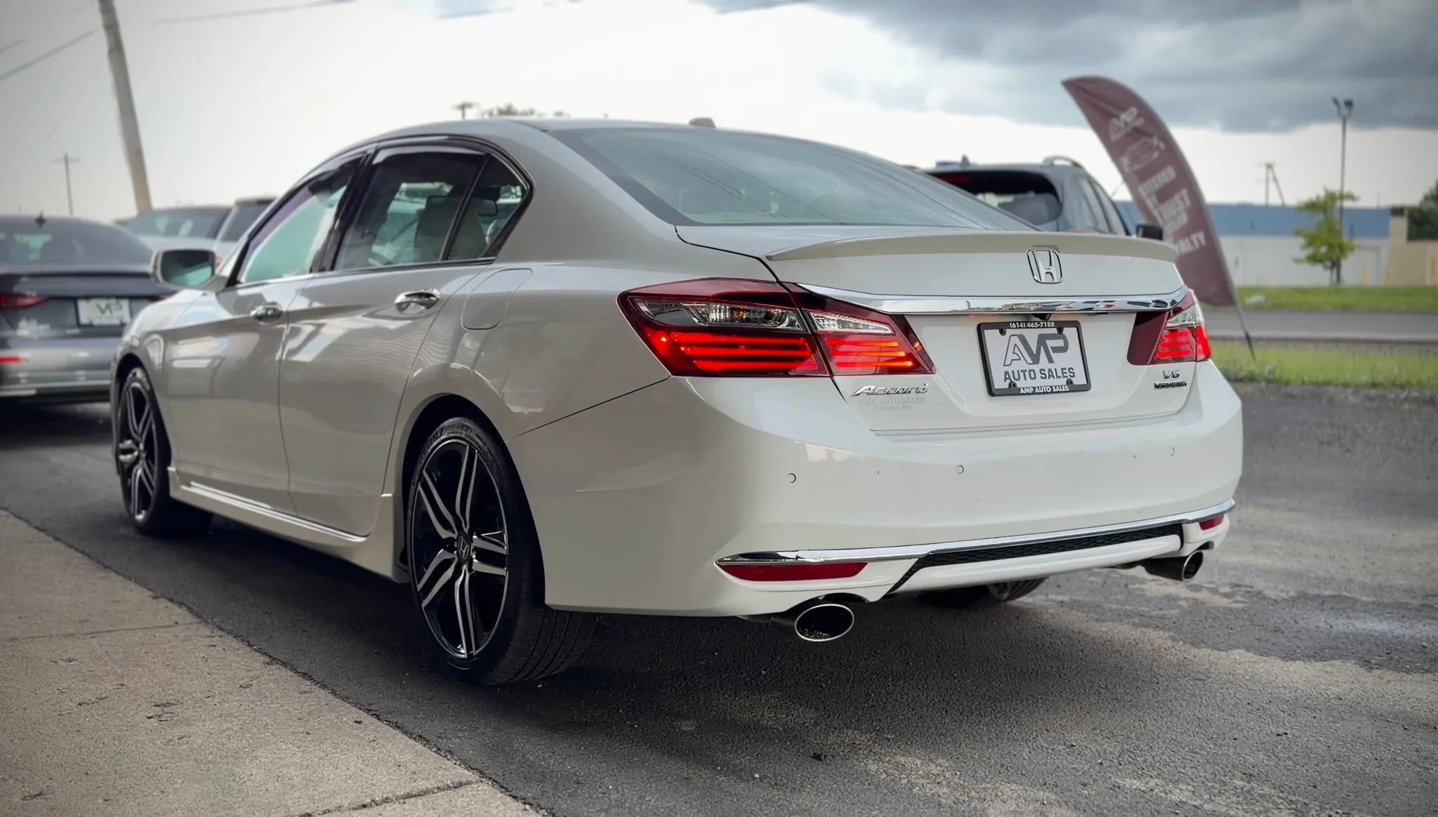 Used 2016 Honda Accord Touring image 4