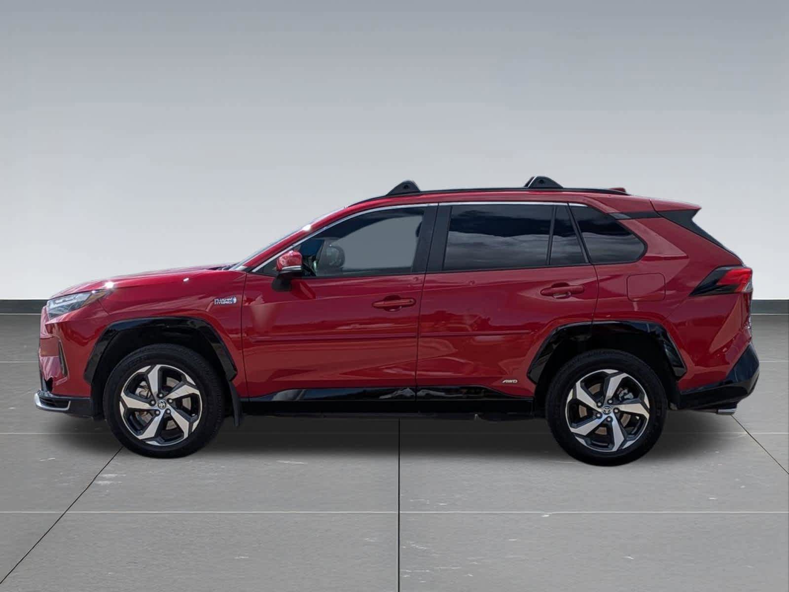 Used 2022 Toyota RAV4 SE w/ Weather & Moonroof Package image 2