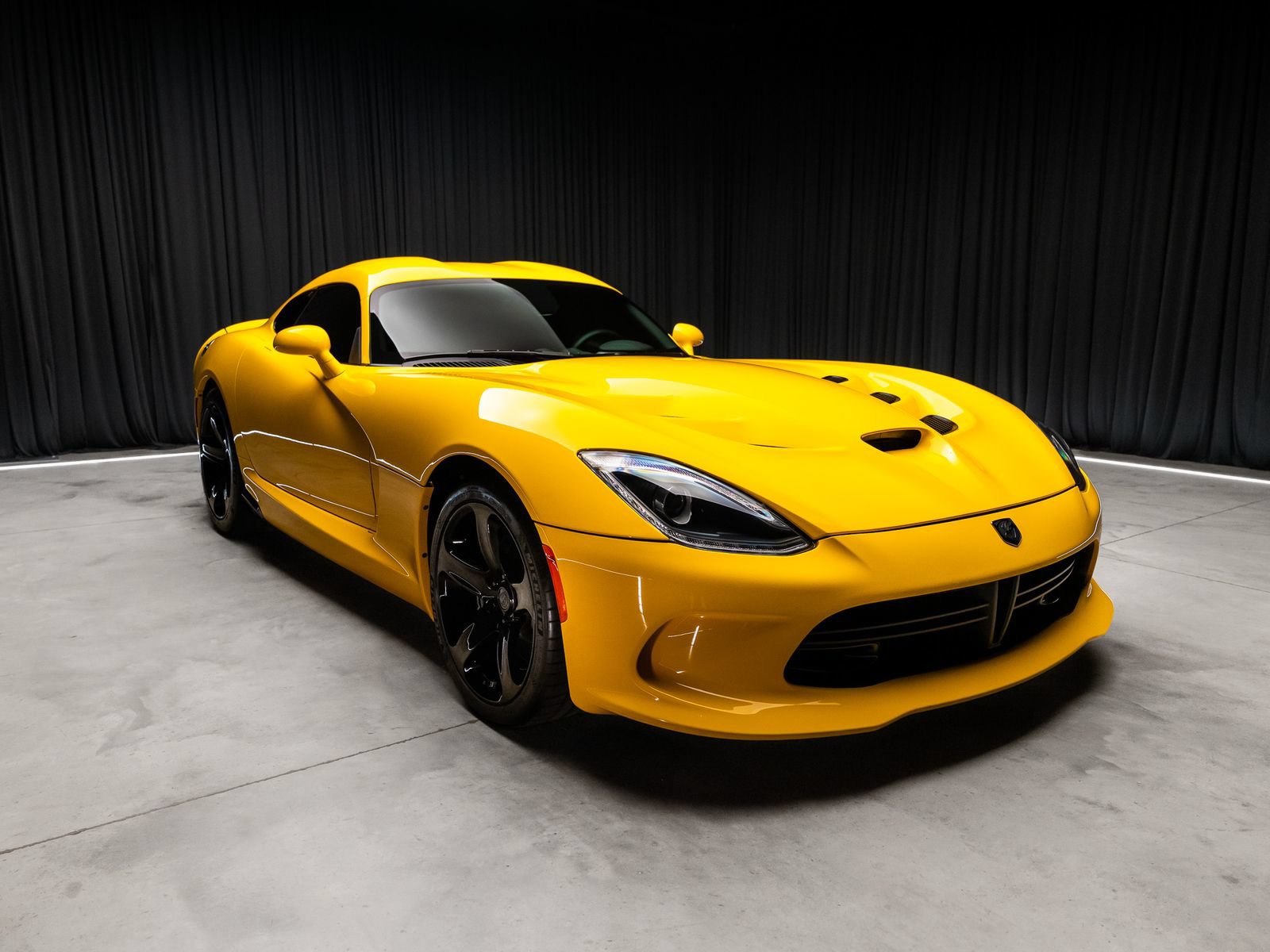 Used 2014 SRT Viper SRT-10 w/ Grand Touring Package RWD image 7